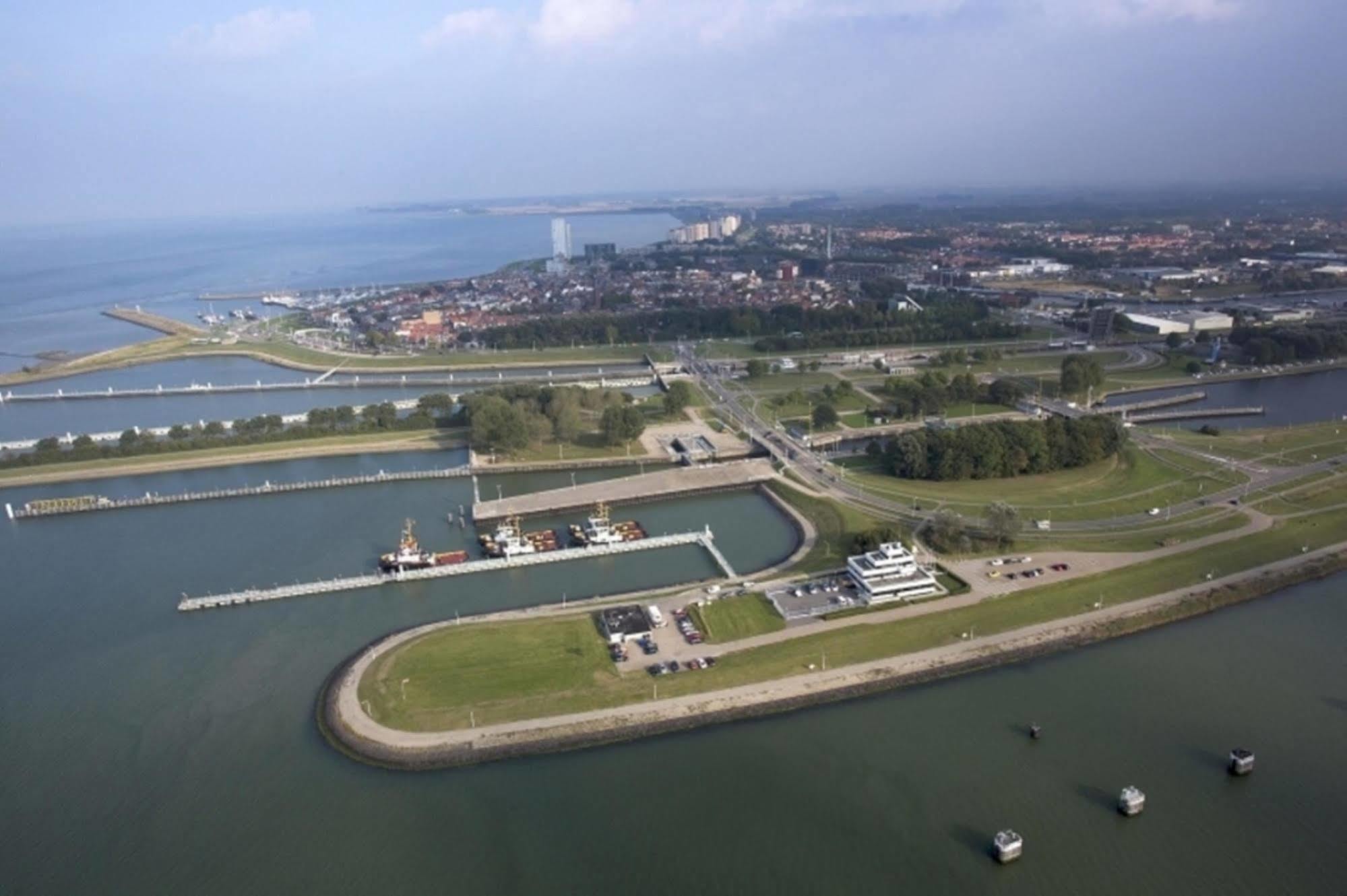 Hotel De Blaauwe Leeuw Terneuzen Exterior foto